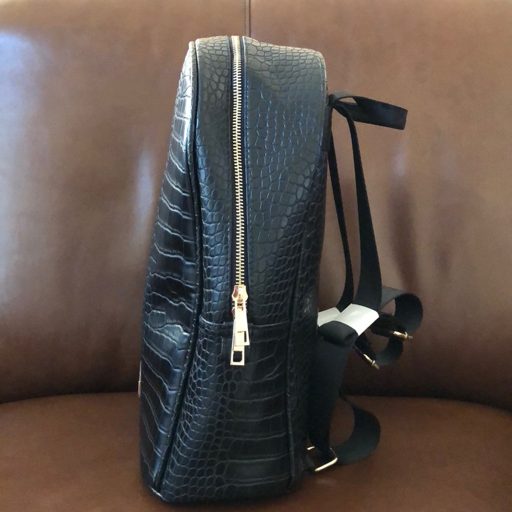 Back pack - Picture 2 of 3
